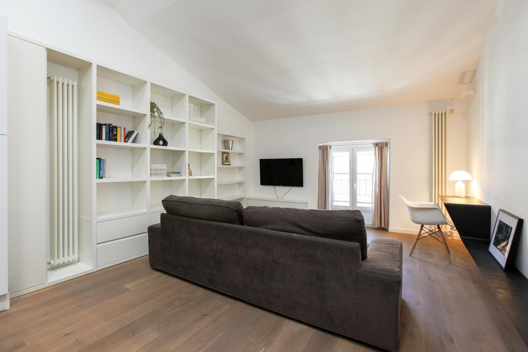 Modern And Cosy Arco Della Pace Apartment