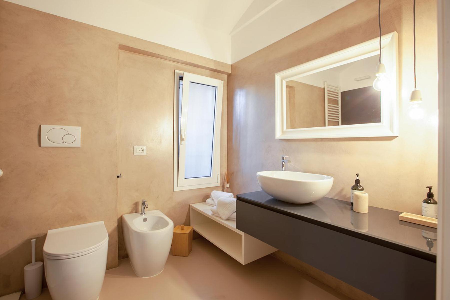 Modern And Cosy Arco Della Pace Apartment